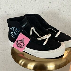 Brand New Straye Sneakers Mens Size 10